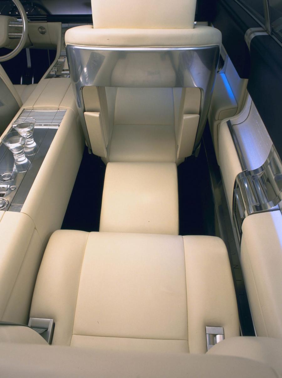 Lincoln Continental Concept 2002 года  (фото 19 из 36)